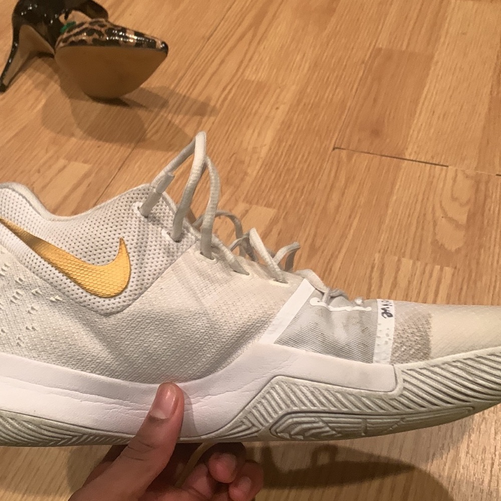 Kyrie 3 - Picture 5 of 5